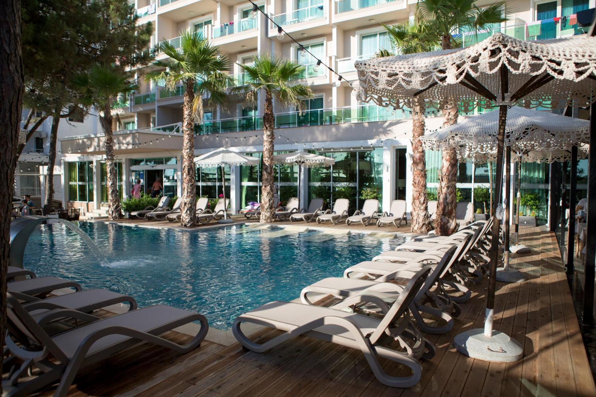 Albanian Star Hotel Kryemedhej Exterior photo